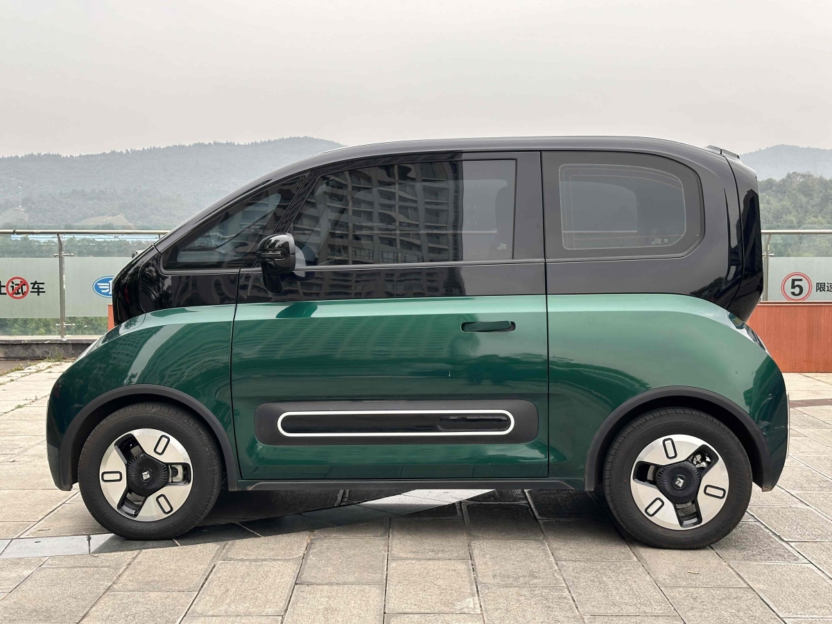 寶駿 寶駿KiWi EV  2022款 藝術(shù)家輕享版 三元鋰圖片