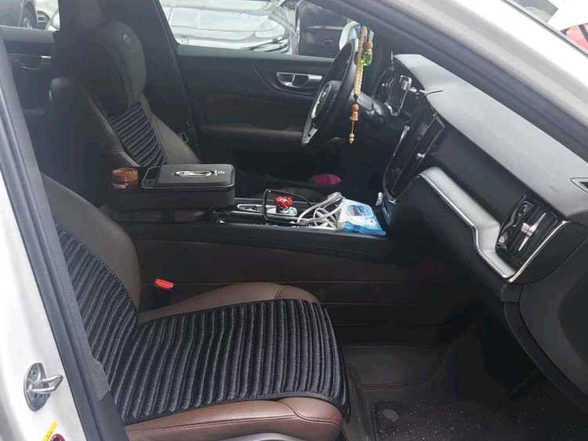 沃爾沃 S60L  2023款 B4 智逸豪華版圖片