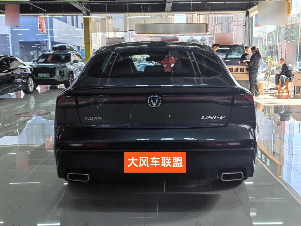 長(zhǎng)安 長(zhǎng)安UNI-V  2024款 1.5T 尊貴型圖片