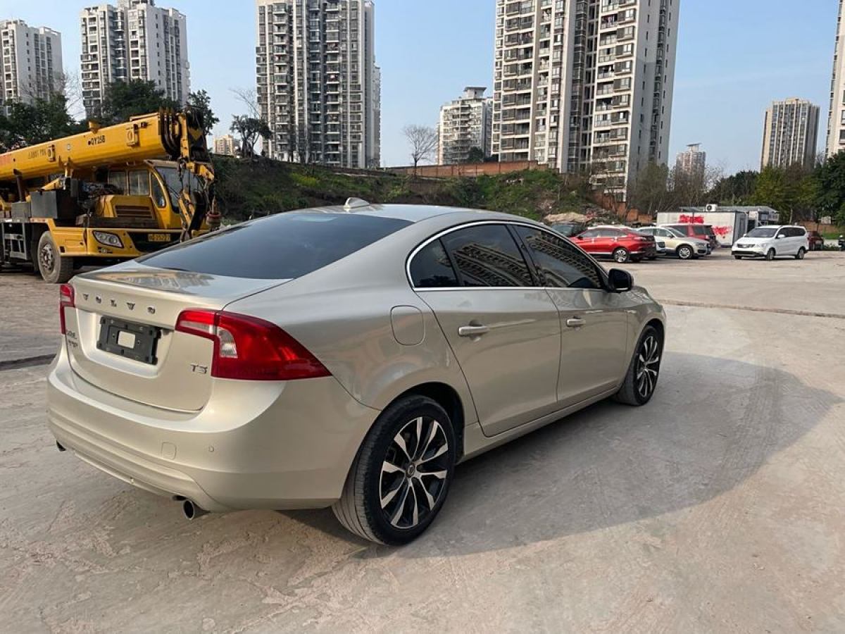 沃爾沃 S60L  2018款 T3 智進(jìn)進(jìn)取版圖片