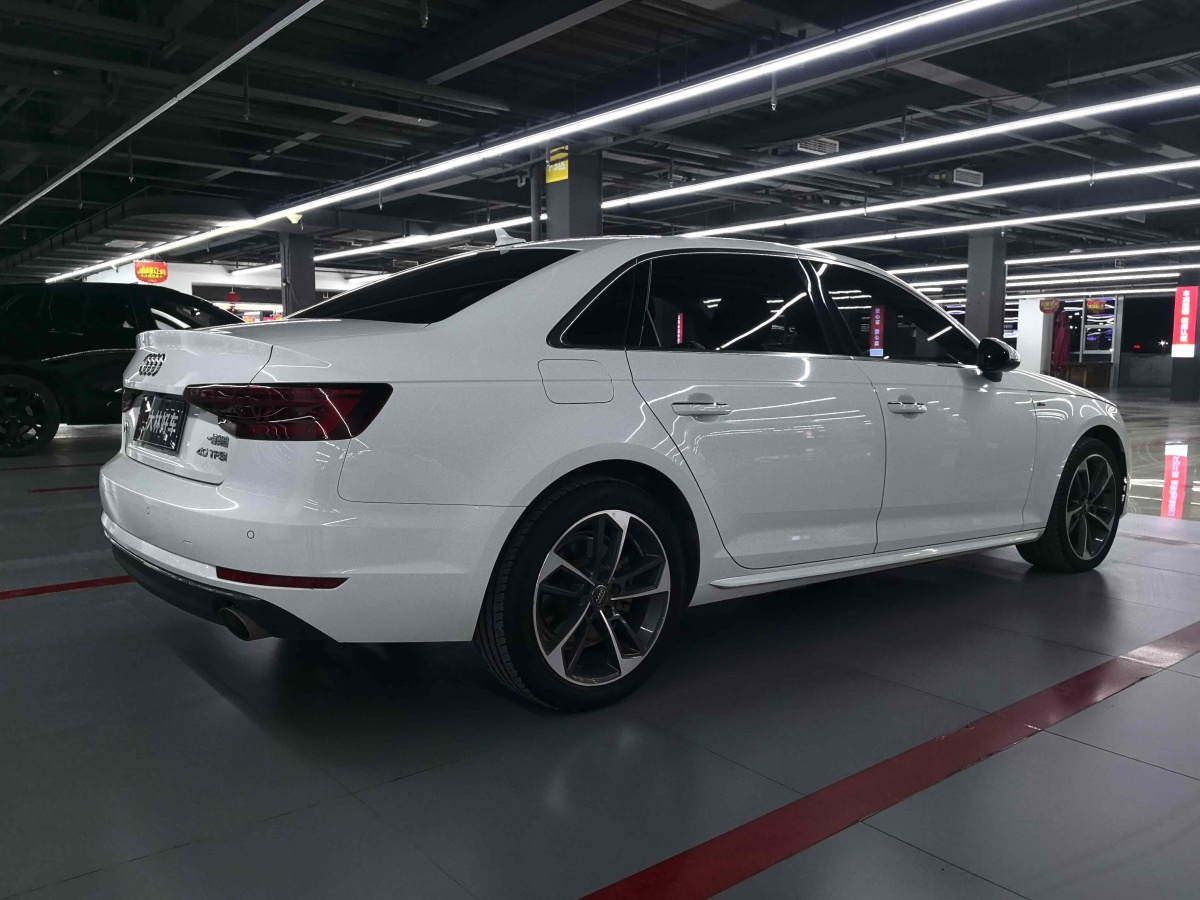 奧迪 奧迪A4L  2018款 30周年年型 40 TFSI 進(jìn)取型圖片