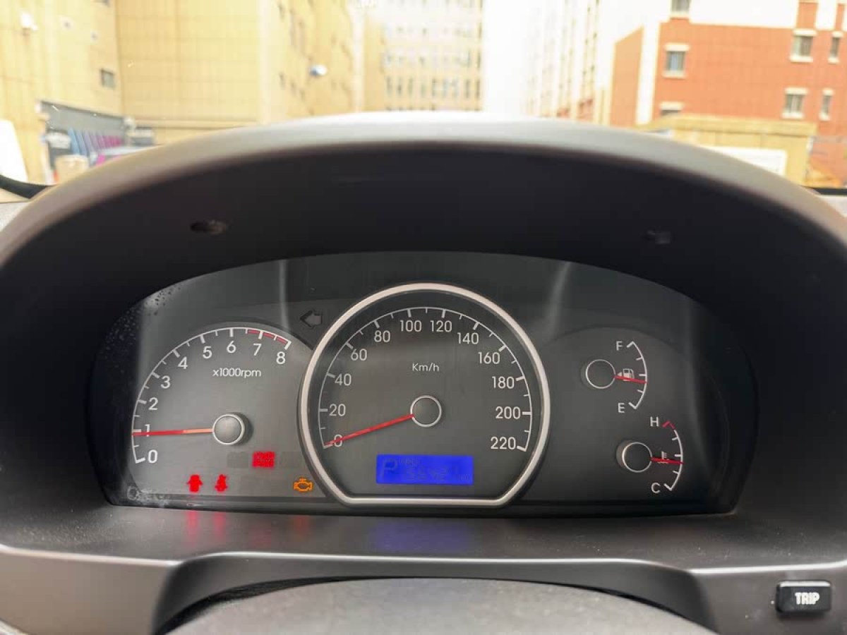 現(xiàn)代 悅動  2011款 1.6L 自動舒適型圖片