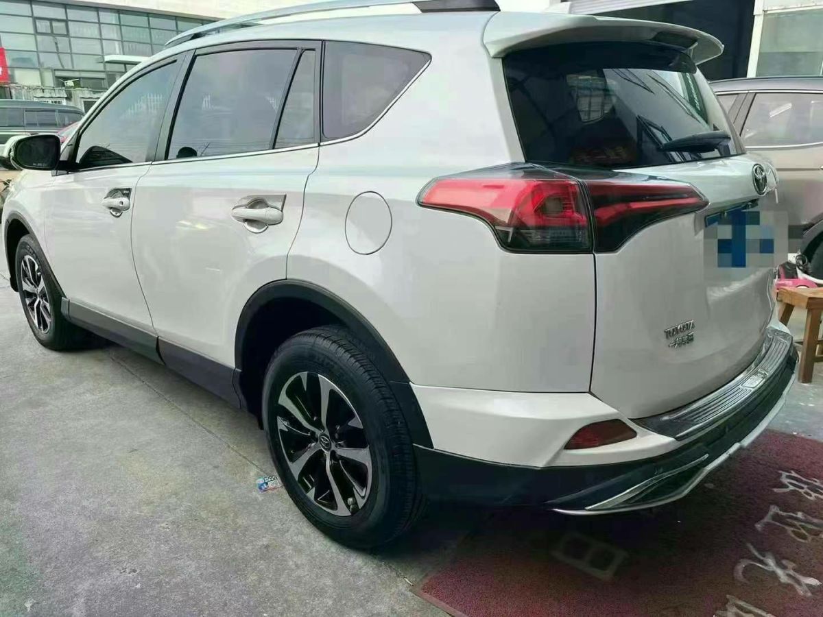 豐田 RAV4榮放  2018款 2.0L CVT兩驅(qū)風(fēng)尚X版圖片