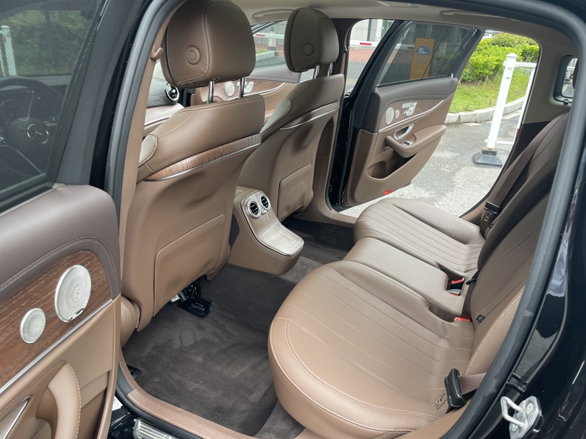 奔馳 奔馳E級(jí)  2023款 E 300 L 豪華型圖片