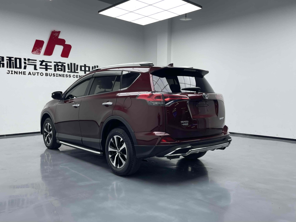 2018年2月豐田 RAV4  2018款 榮放 2.0L CVT兩驅(qū)風(fēng)尚版