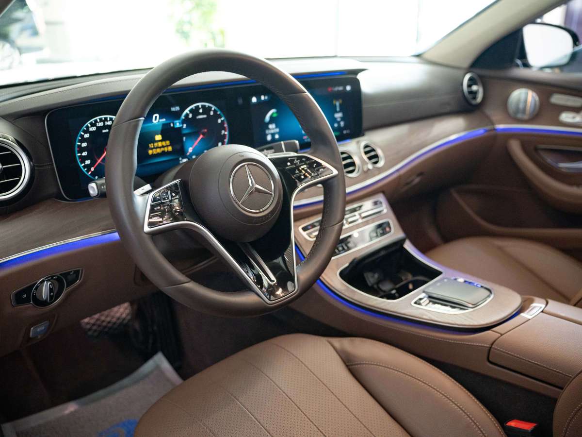 奔馳 奔馳E級(jí)  2021款 E 300 L 豪華型圖片