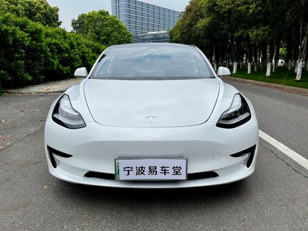 特斯拉 Model 3 