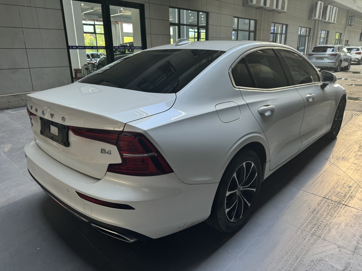 沃尔沃 S60L  2022款 B4 智逸豪华版图片