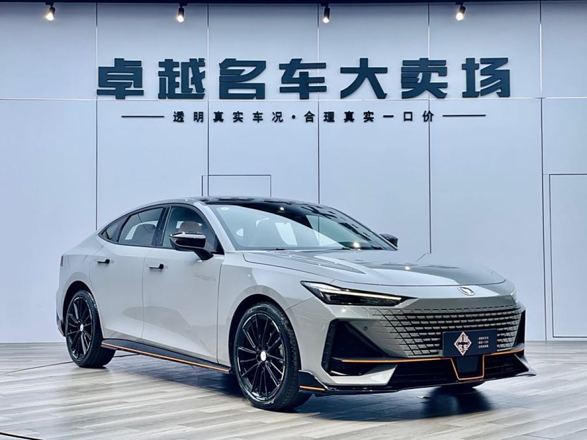 長(zhǎng)安 長(zhǎng)安UNI-V  2023款 1.5T 運(yùn)動(dòng)版圖片