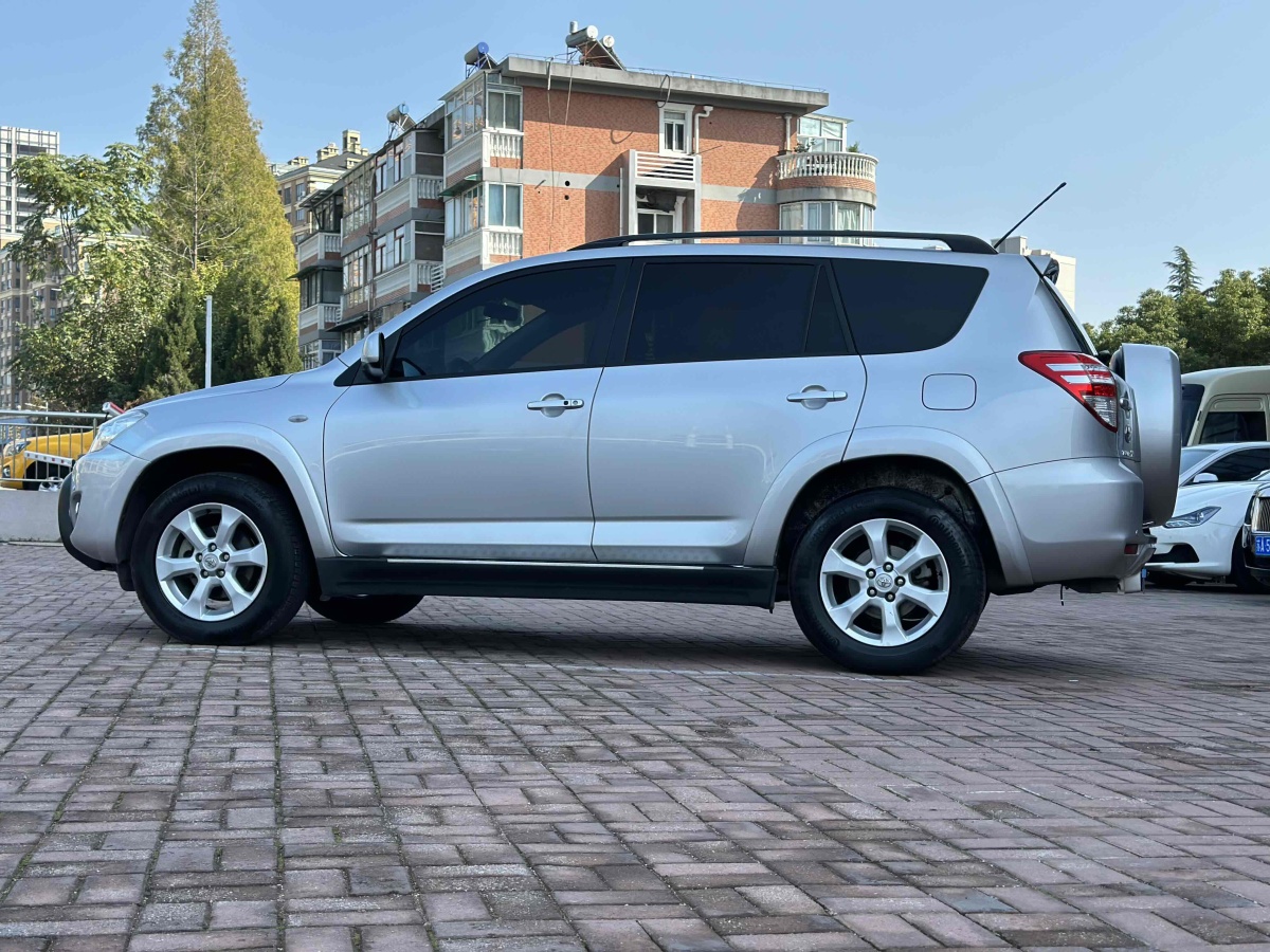 豐田 RAV4榮放  2009款 2.4L 自動(dòng)豪華版圖片