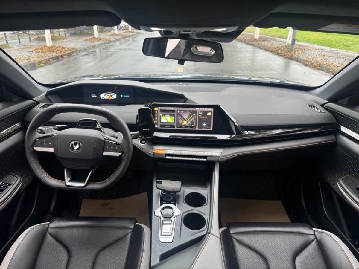 長(zhǎng)安 長(zhǎng)安UNI-V  2024款 1.5T 尊貴型圖片