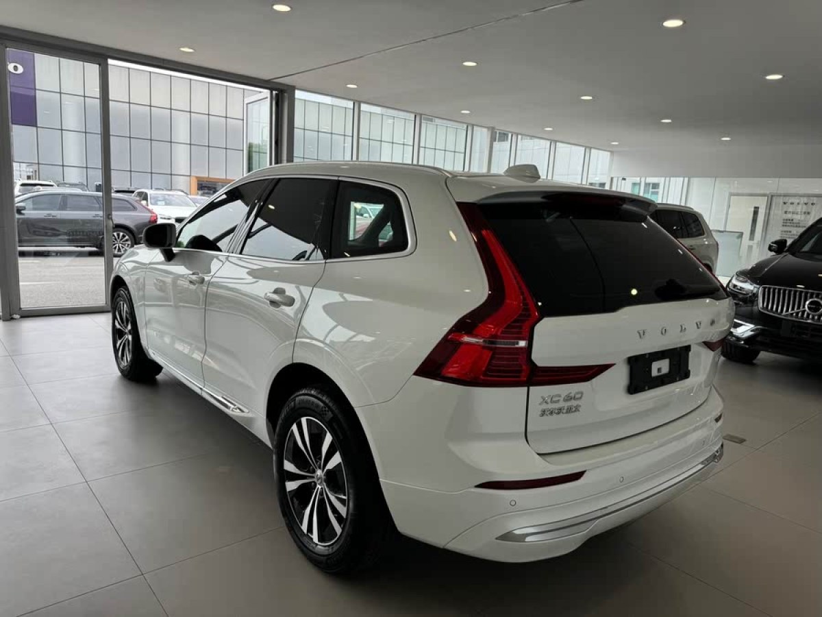 沃爾沃 XC60  2024款 B5 四驅(qū)智逸豪華版圖片