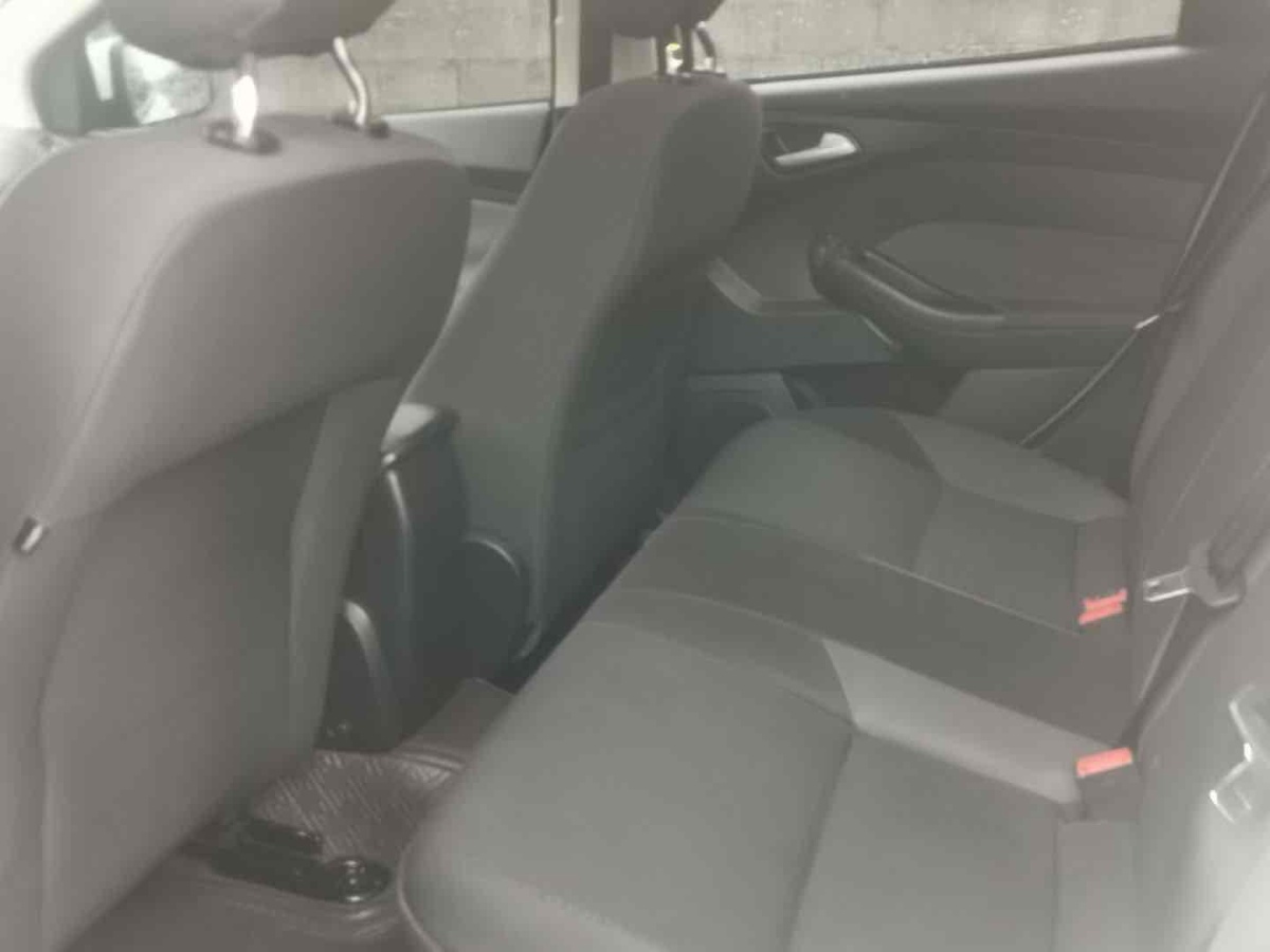 福特 福克斯  2015款 两厢 1.6L 自动舒适型图片