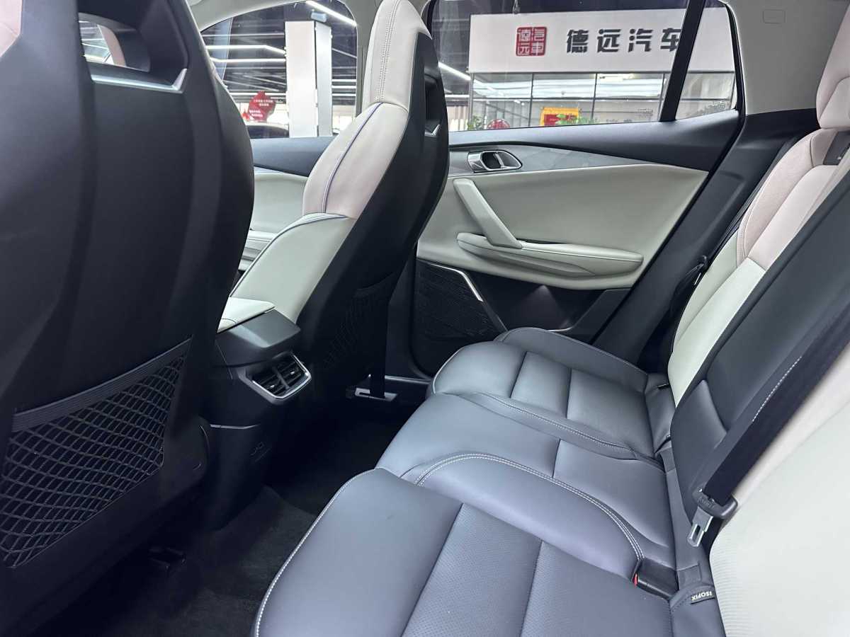 領(lǐng)克 領(lǐng)克06  2022款 1.5T Shero粉色特別版圖片