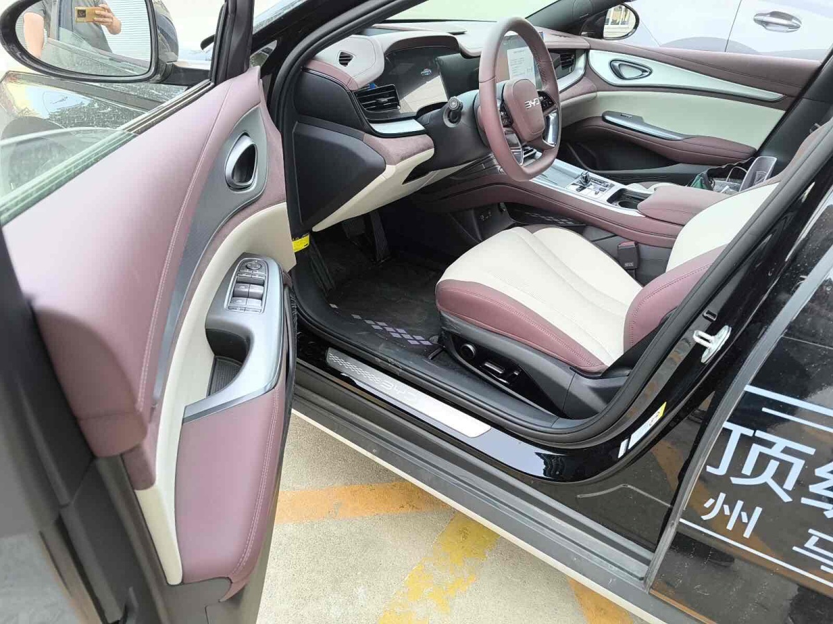比亞迪 海豹07 DM-i  2025款 DM-i 1.5L 125km 尊貴型圖片
