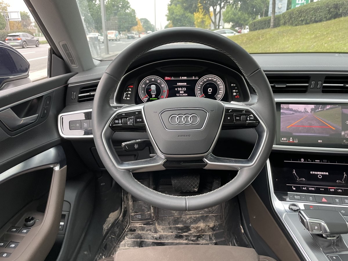 奧迪 奧迪A7L  2024款 45TFSI quattro S-line 見遠(yuǎn)型 流晶套裝圖片