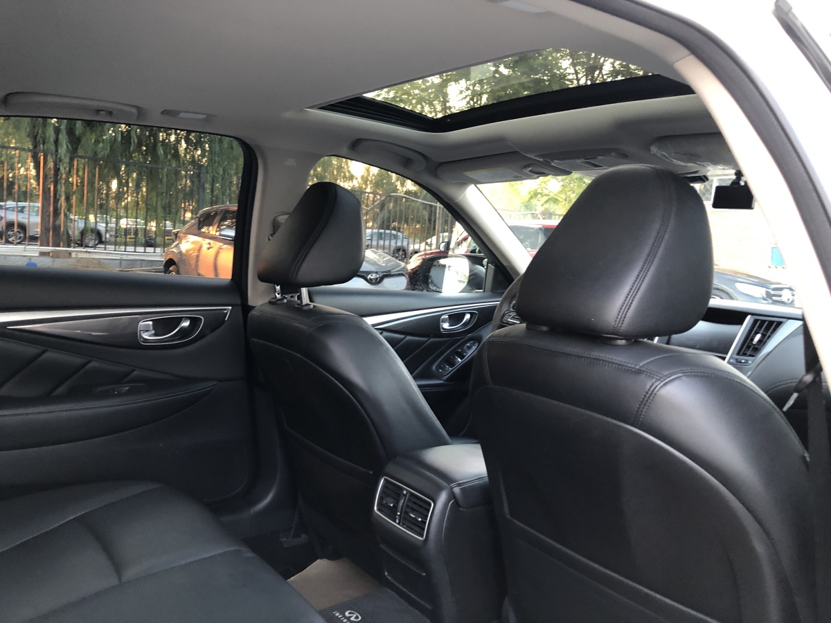 英菲尼迪 Q50L  2021款 2.0T 舒適版圖片