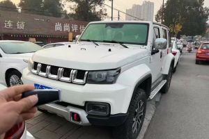 BJ40 北京 2.0T 自動四驅(qū)城市獵人版?zhèn)b客型