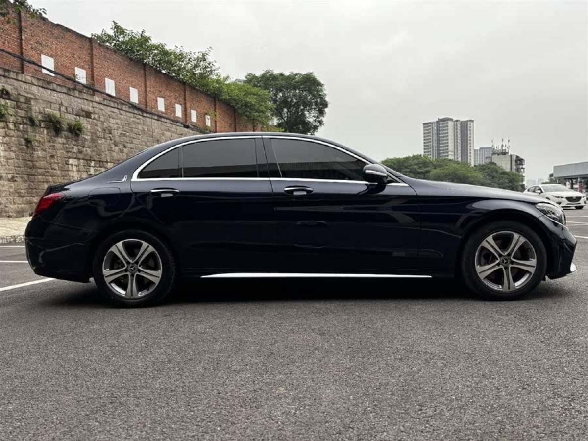 奔馳 奔馳C級(jí)  2019款 改款 C 260 L 運(yùn)動(dòng)版圖片
