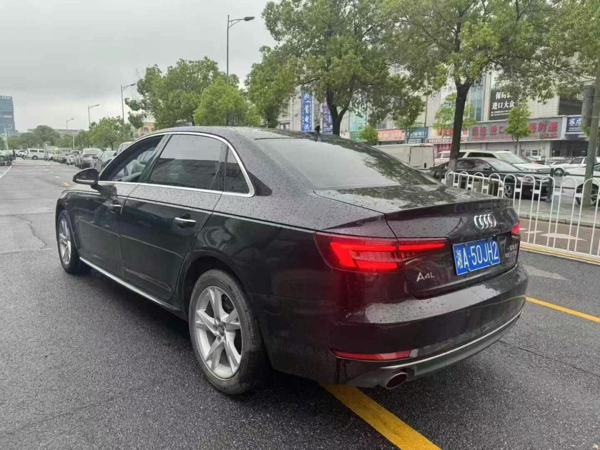 奧迪 奧迪A4L  2018款 30周年年型 30 TFSI 進(jìn)取型圖片