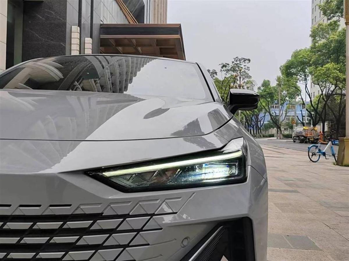 長(zhǎng)安 長(zhǎng)安UNI-V  2022款 1.5T 尊貴型圖片