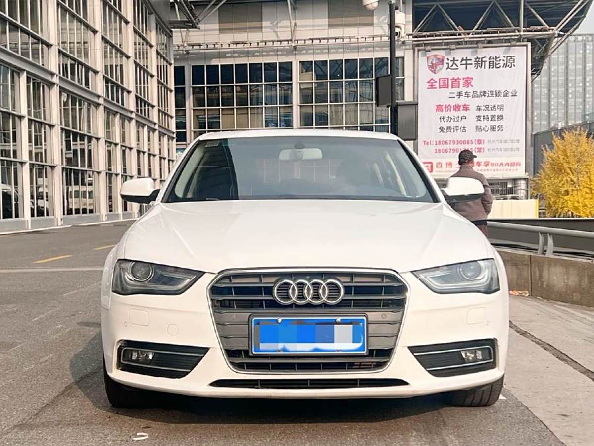 奧迪 奧迪A4L  2015款 35 TFSI 自動(dòng)標(biāo)準(zhǔn)型圖片