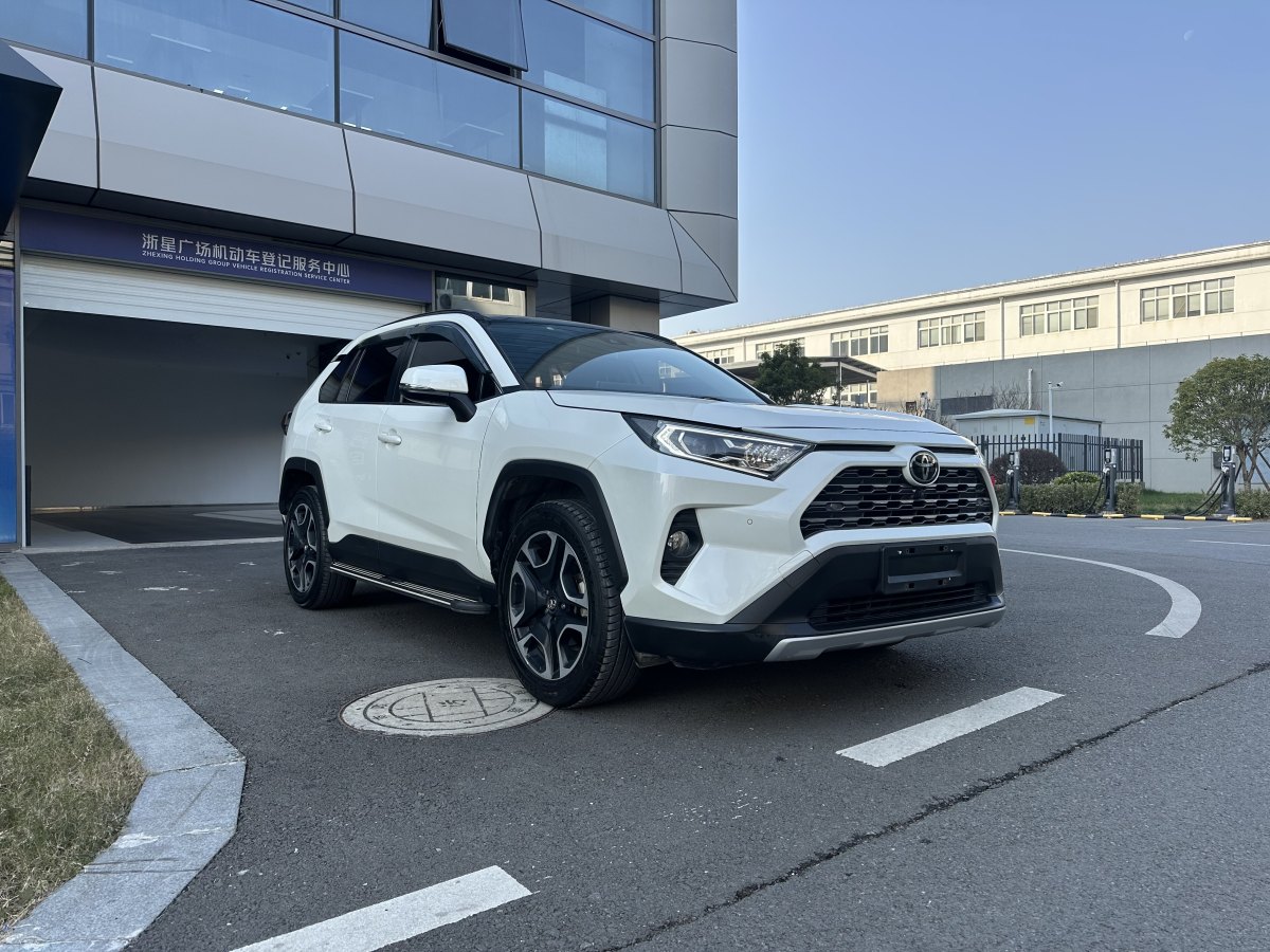 豐田 RAV4  2019款 榮放 2.0L CVT兩驅(qū)先鋒版圖片