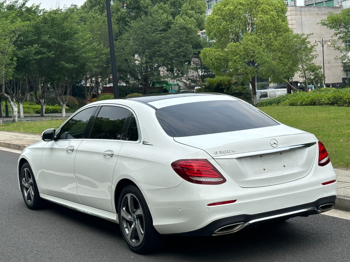 奔馳 奔馳E級(jí)  2018款 E 300 L 運(yùn)動(dòng)豪華型圖片