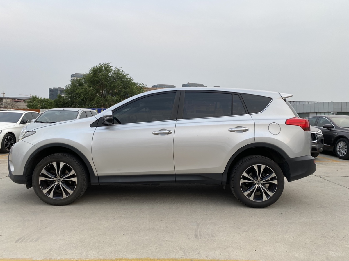 豐田 RAV4榮放  2015款 2.5L 自動四驅(qū)精英版圖片