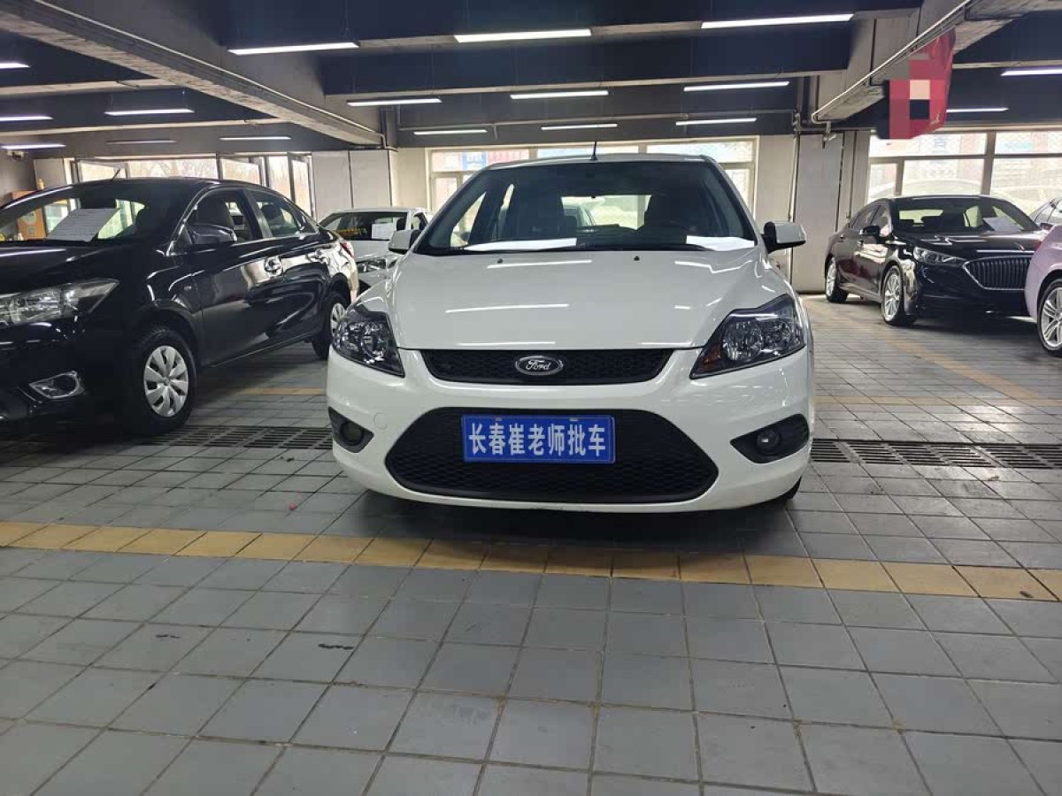 福特 福克斯  2013款 兩廂經(jīng)典 1.8L 自動(dòng)基本型圖片