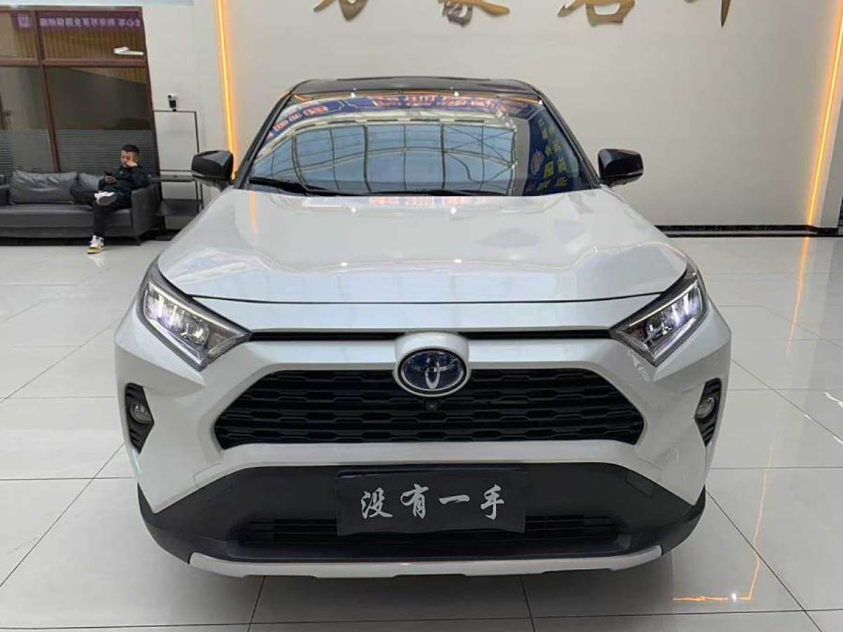 2020年3月豐田 RAV4榮放  2023款 雙擎 2.5L E-CVT四驅(qū)精英Plus版