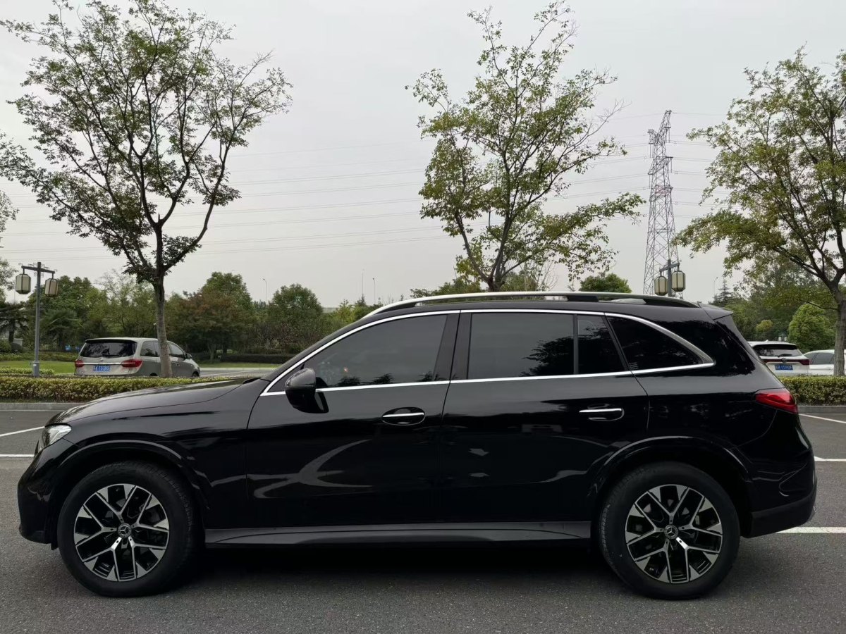 奔馳 奔馳GLC  2023款 改款 GLC 260 L 4MATIC 豪華型 5座圖片