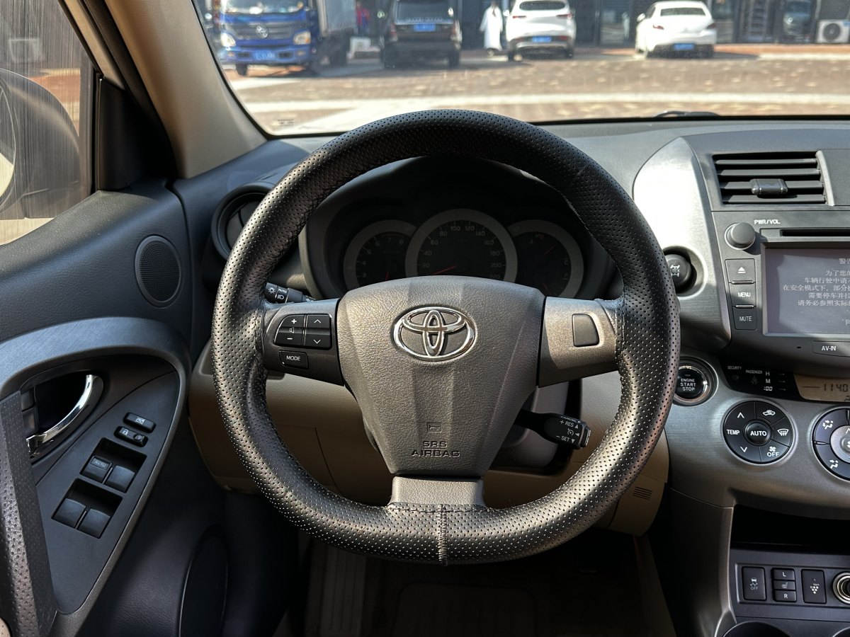 2011年12月豐田 RAV4榮放  2010款 2.4L 自動豪華升級版