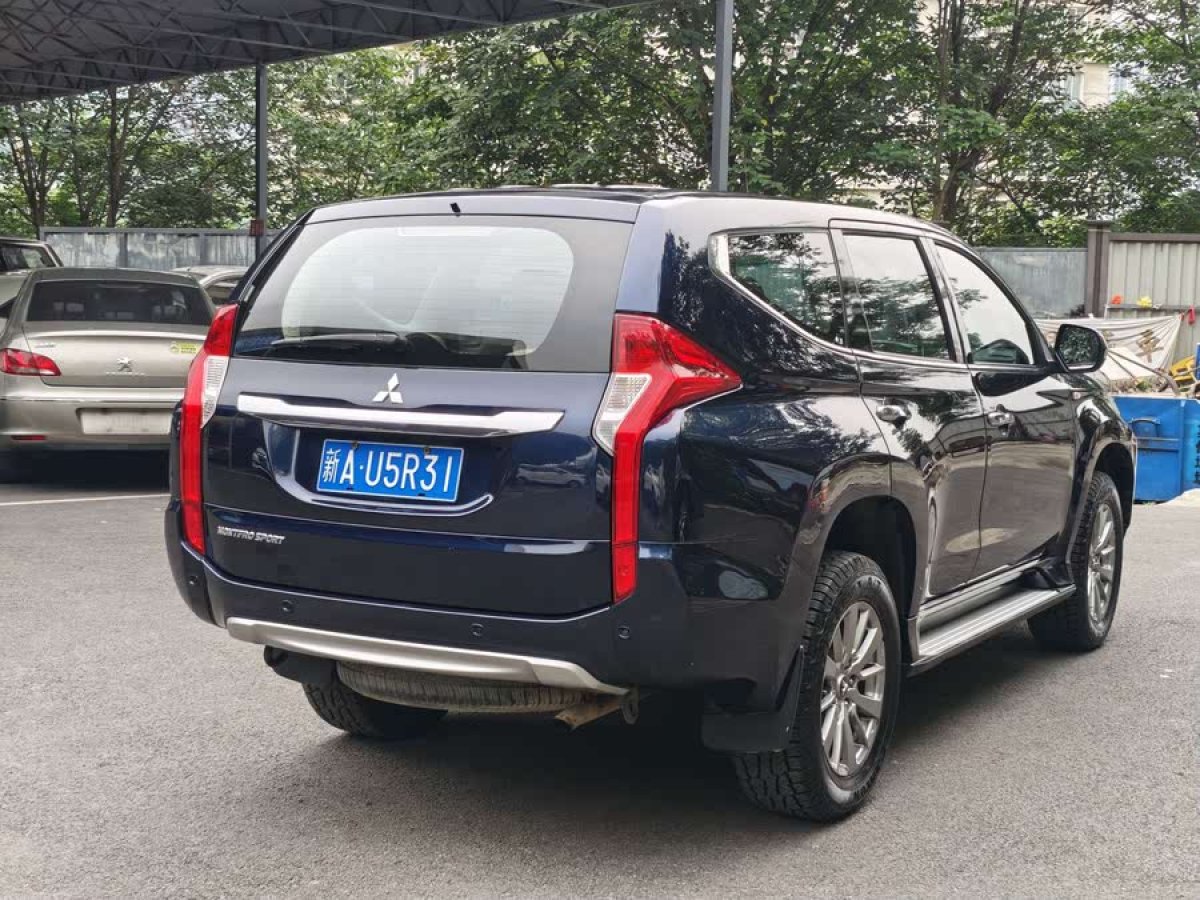 三菱 帕杰羅?勁暢  2020款 3.0L 舒適版圖片