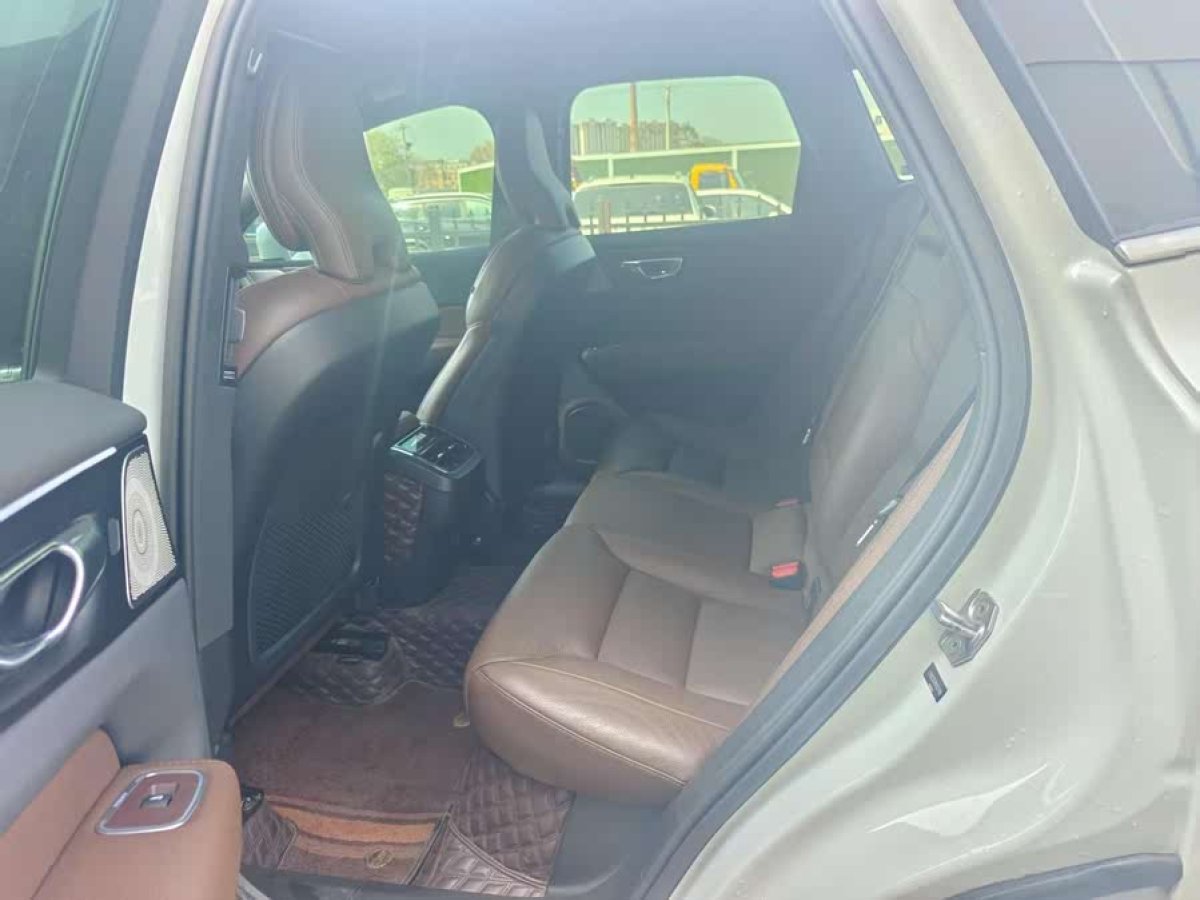 沃爾沃 XC60  2021款 T5 四驅(qū)智遠(yuǎn)豪華版圖片