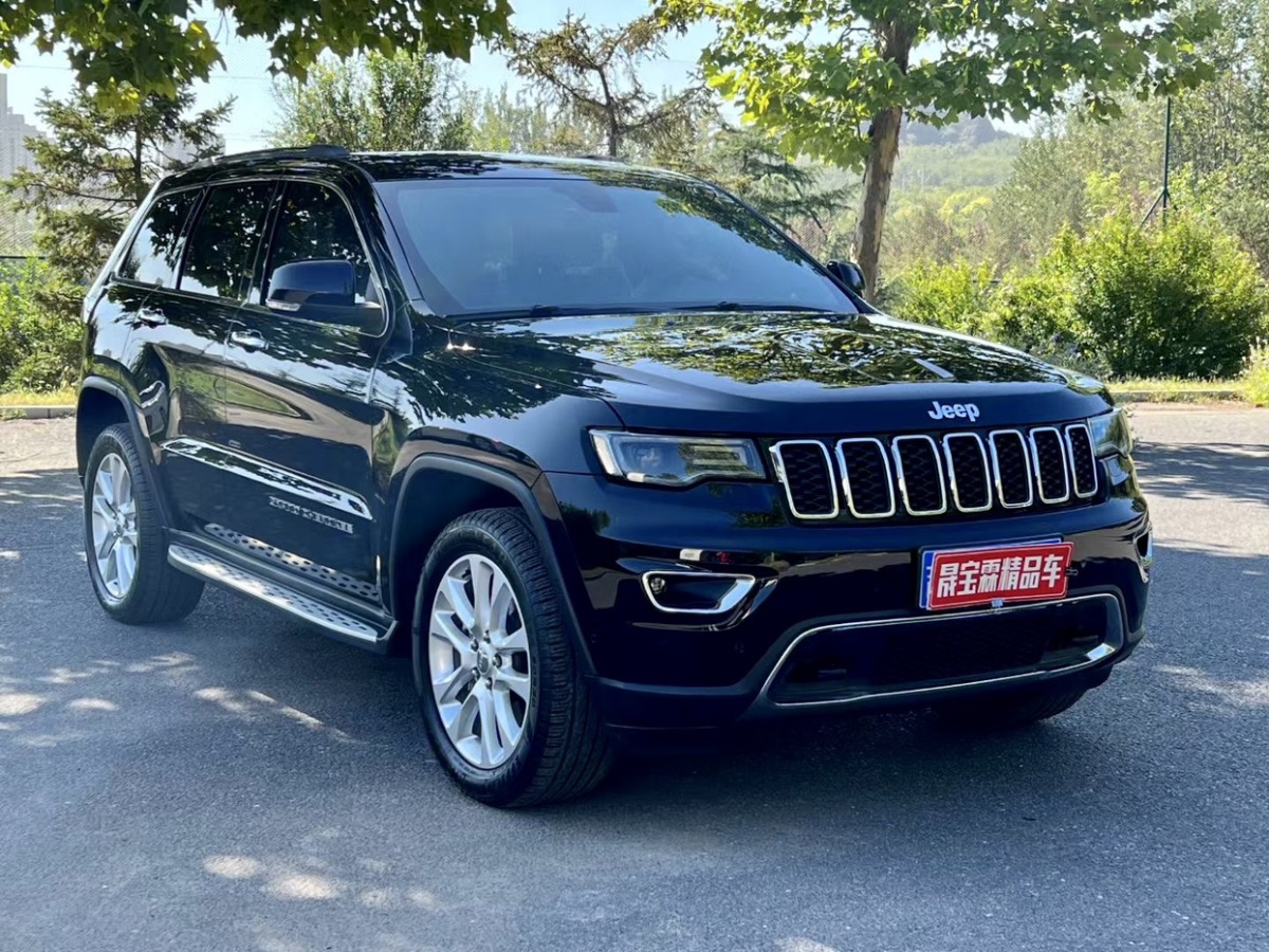 Jeep 大切諾基  2020款 3.0L 專業(yè)導(dǎo)航版圖片