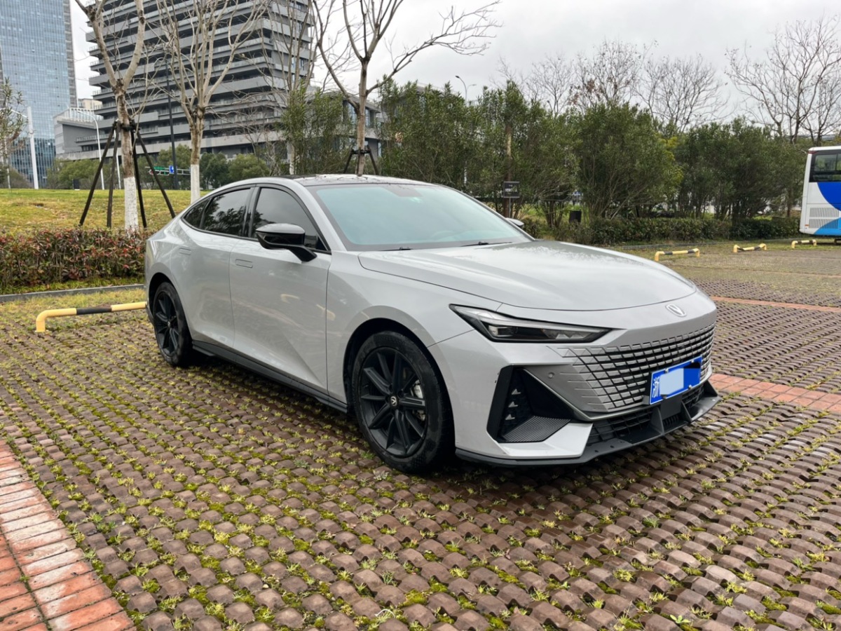 長(zhǎng)安 長(zhǎng)安UNI-V  2024款 1.5T 尊貴型圖片