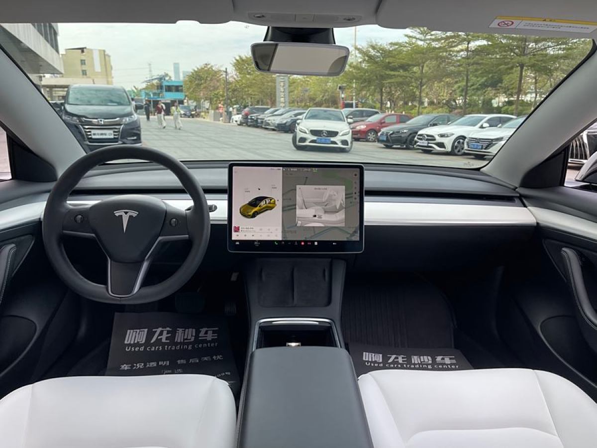 特斯拉 Model 3  2021款 改款 標(biāo)準(zhǔn)續(xù)航后驅(qū)升級版圖片