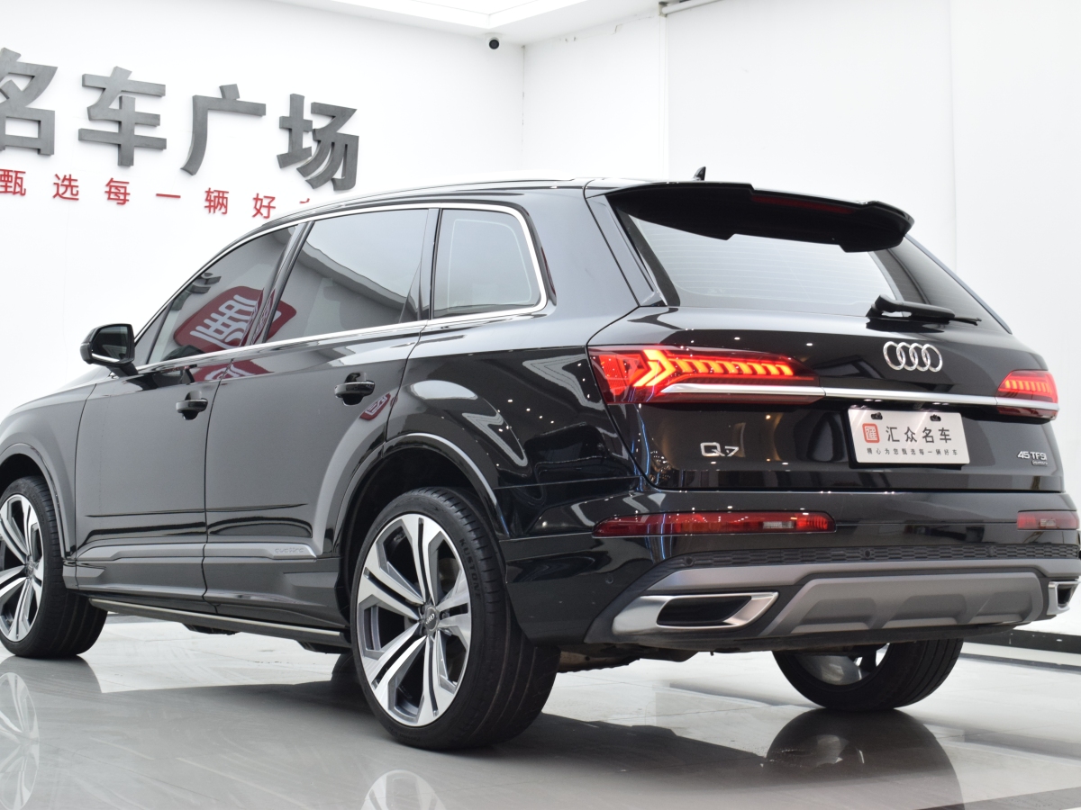 奧迪 奧迪Q7  2023款 45 TFSI quattro S line運(yùn)動(dòng)型圖片