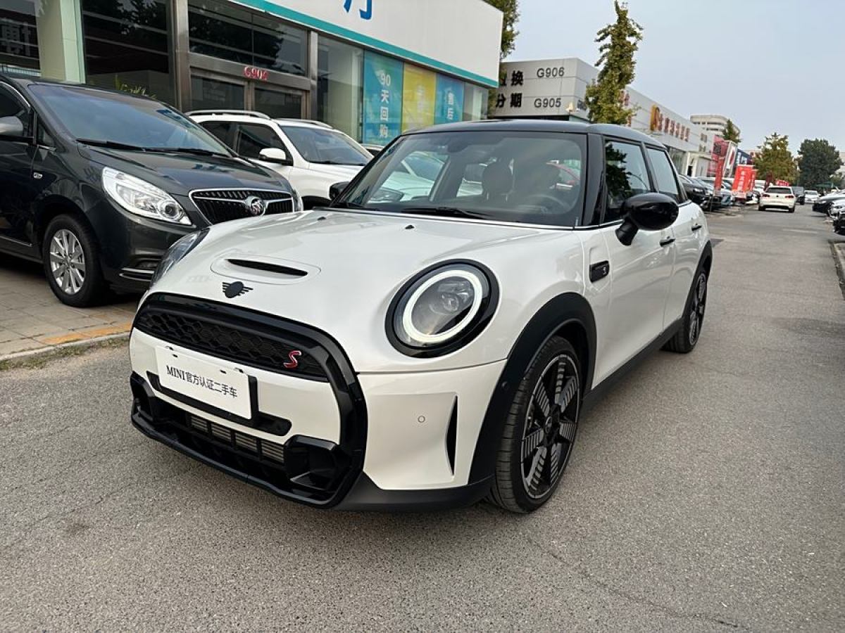 MINI MINI  2023款 改款 2.0T COOPER S 藝術(shù)家圖片