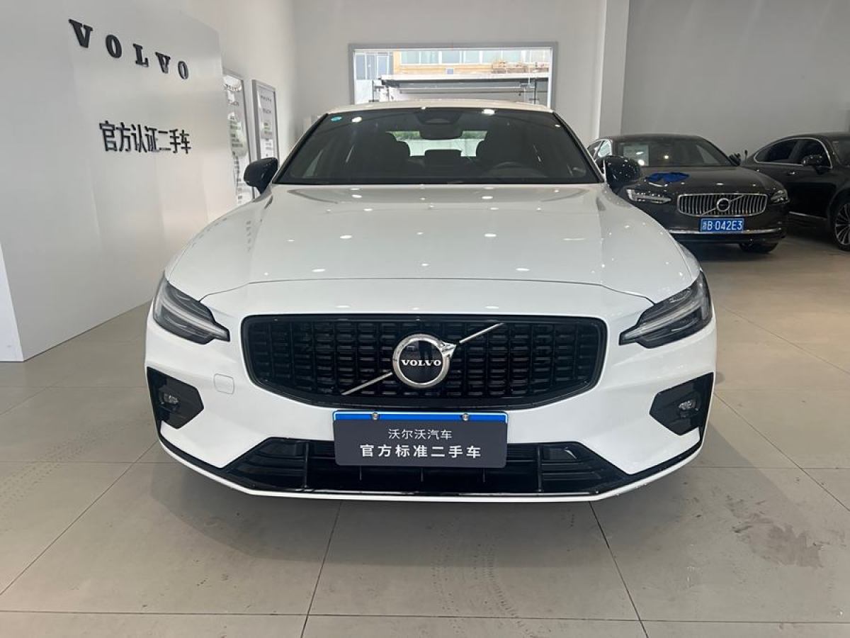 沃爾沃 S60L  2024款 B5 智雅運(yùn)動(dòng)版圖片