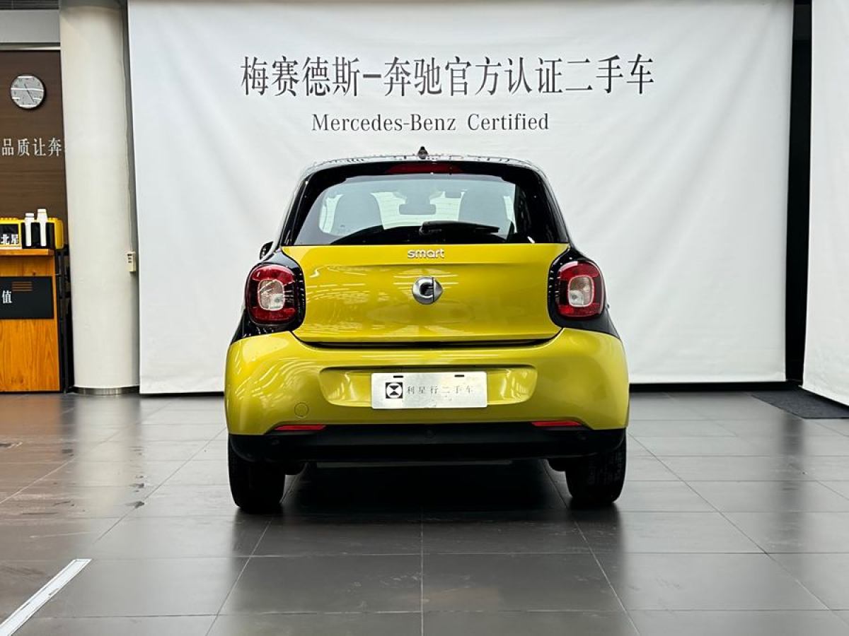 2018年3月smart forfour  2016款 0.9T 66千瓦先鋒版