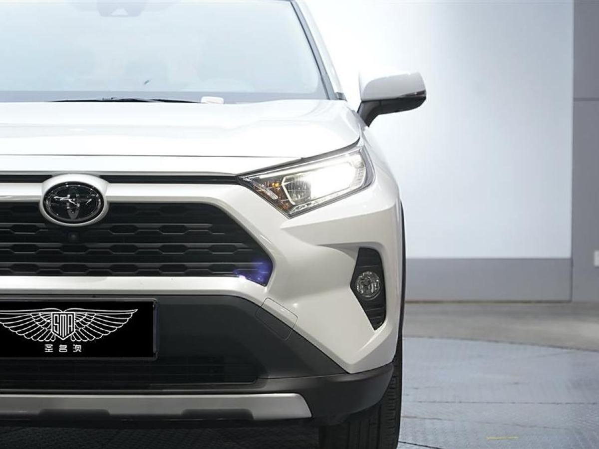 2022年4月豐田 RAV4榮放  2021款 2.0L CVT兩驅(qū)風(fēng)尚版