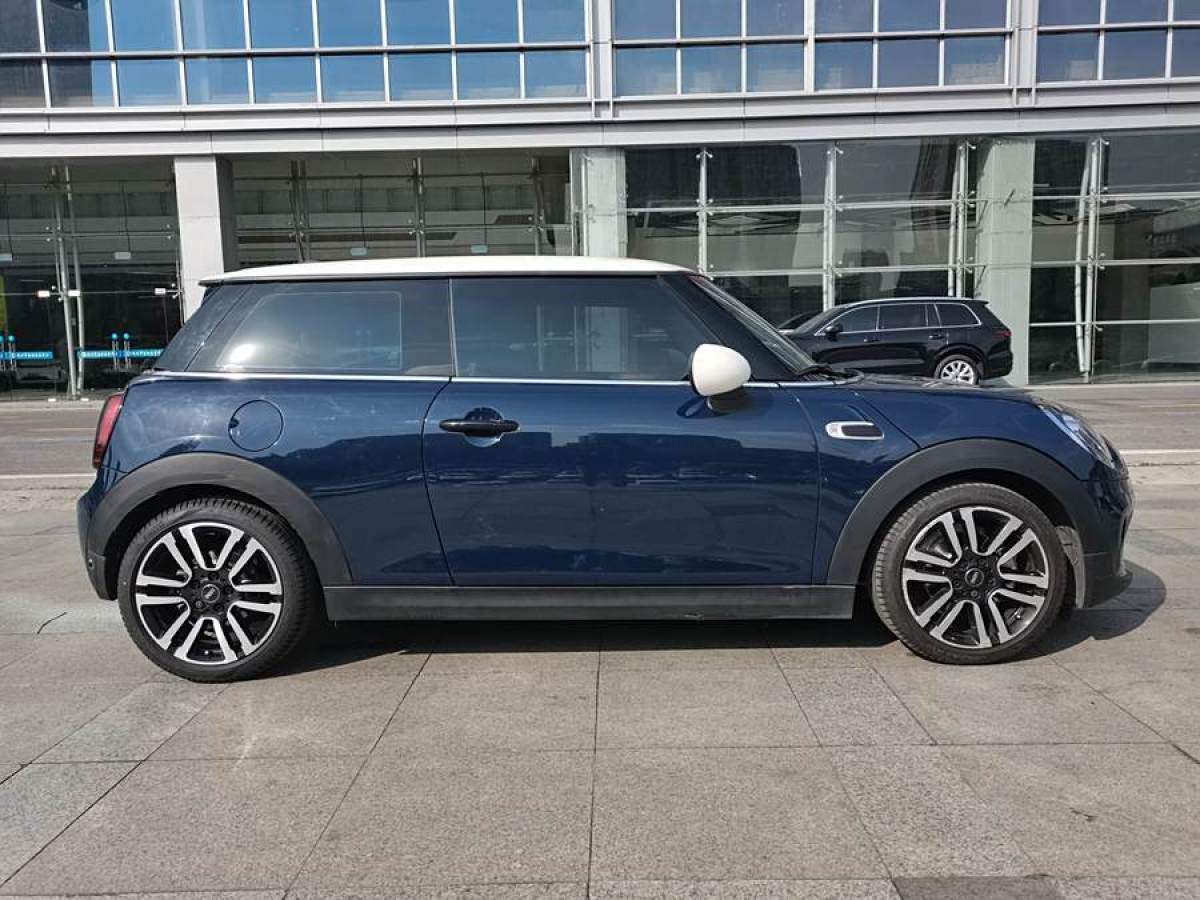 MINI COUNTRYMAN  2018款 1.5T COOPER 藝術(shù)家圖片