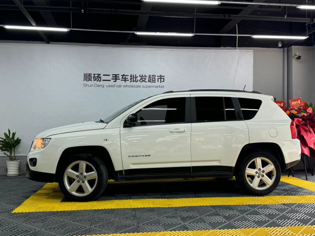 Jeep 指南者  2012款 2.0L 兩驅(qū)豪華版圖片