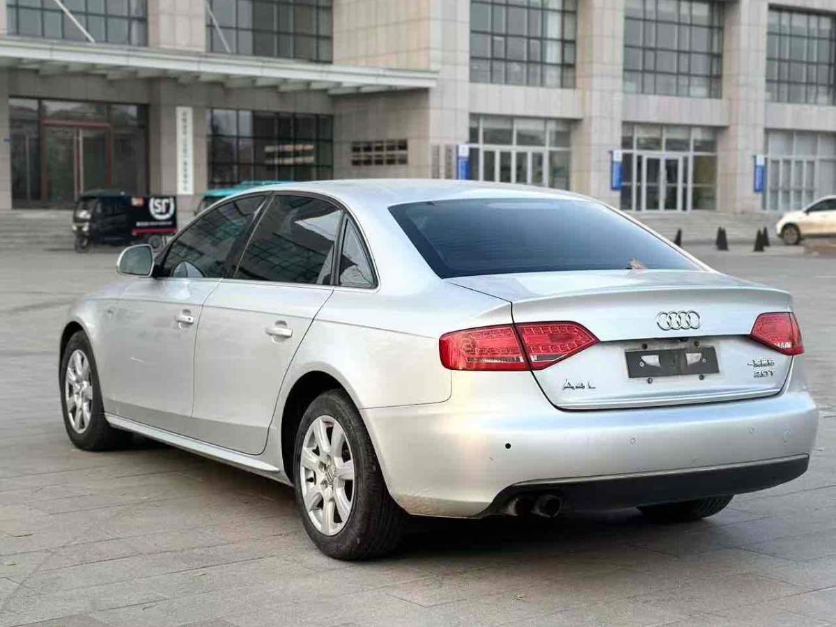 奧迪 奧迪A4L  2011款 2.0 TFSI 標(biāo)準(zhǔn)型圖片