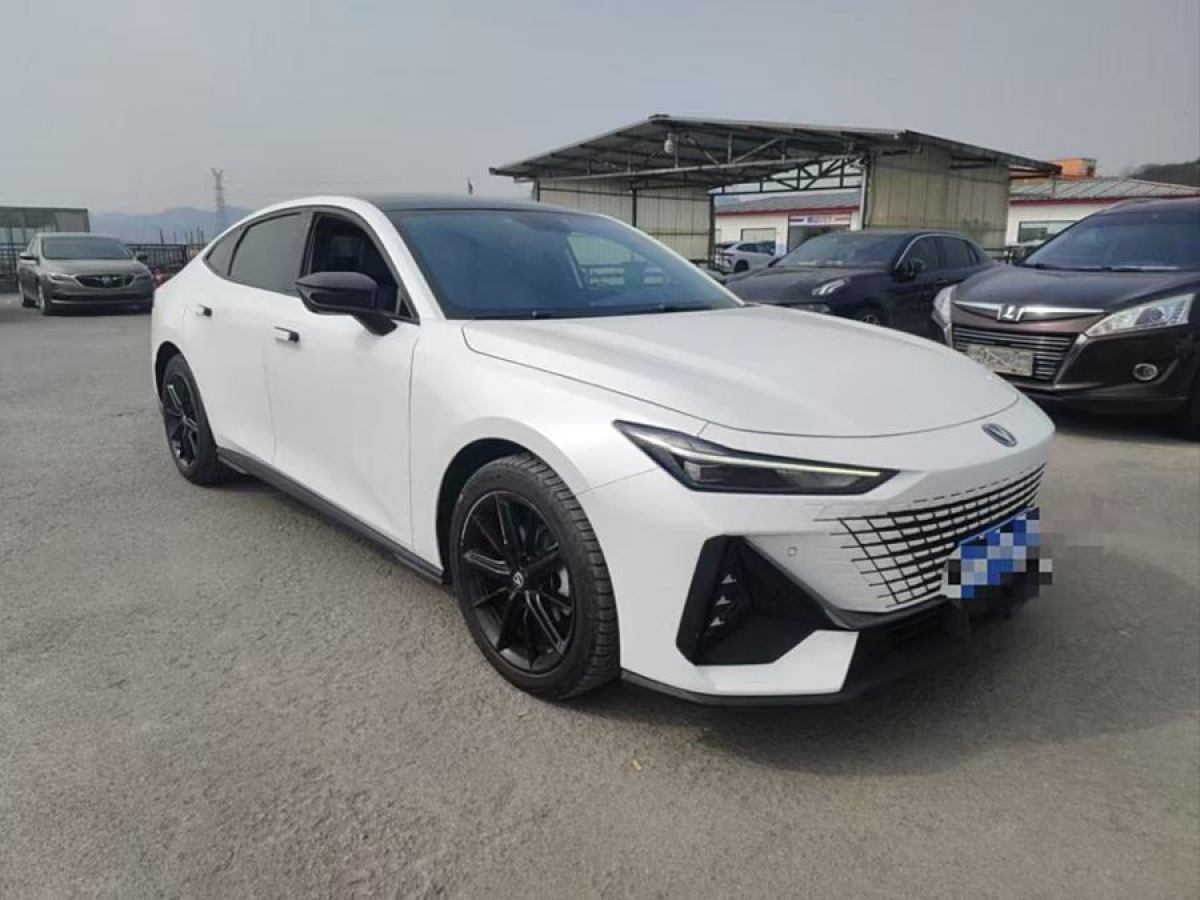 長(zhǎng)安 長(zhǎng)安UNI-V  2022款 1.5T 尊貴型圖片