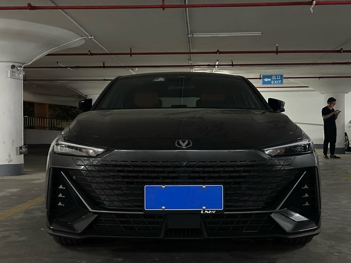 長(zhǎng)安 長(zhǎng)安UNI-V  2022款 1.5T 尊貴型圖片