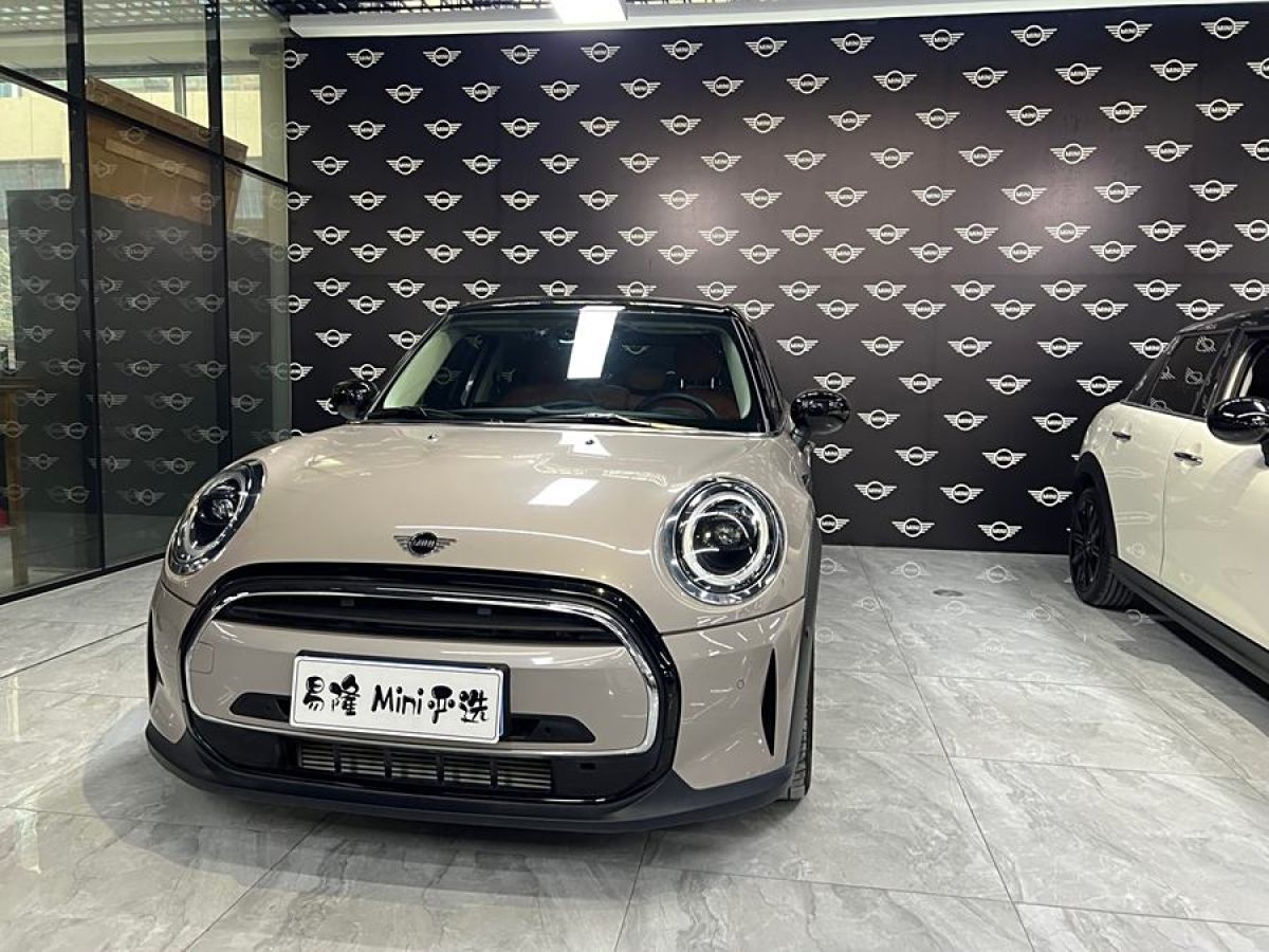 2023年11月MINI MINI  2023款 1.5T COOPER 藝術(shù)家 五門版