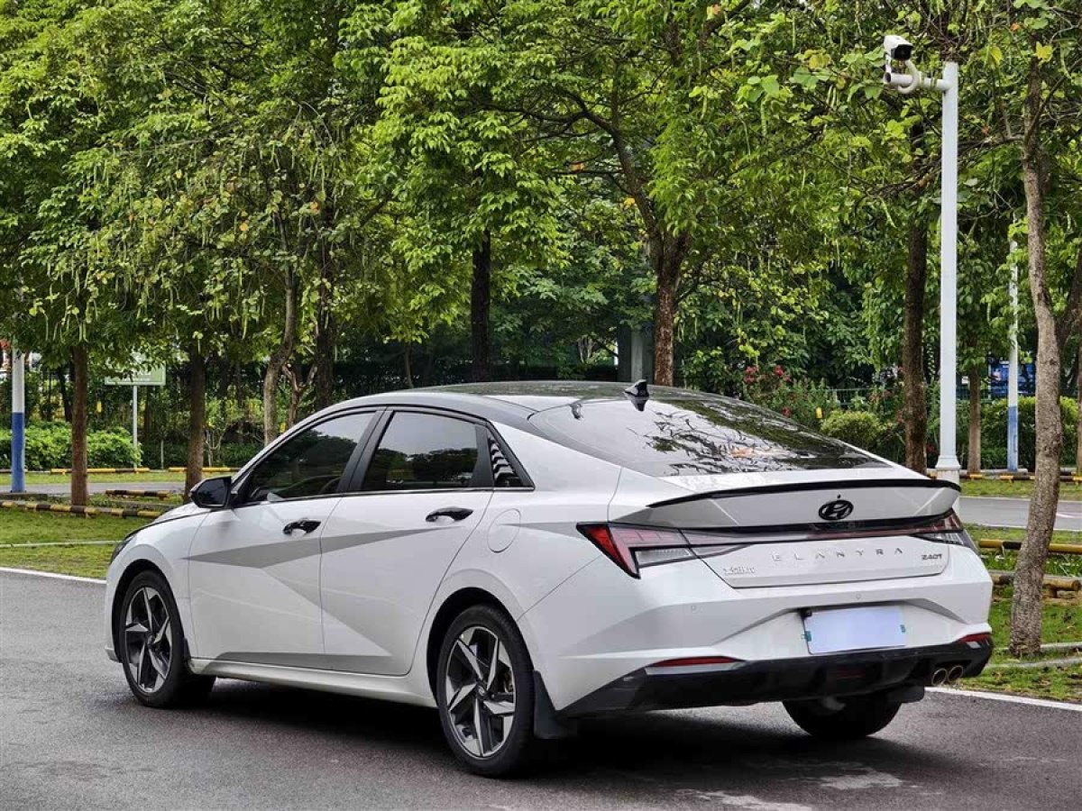 現(xiàn)代 伊蘭特  2022款 240TGDi DCT LUX尊貴版圖片